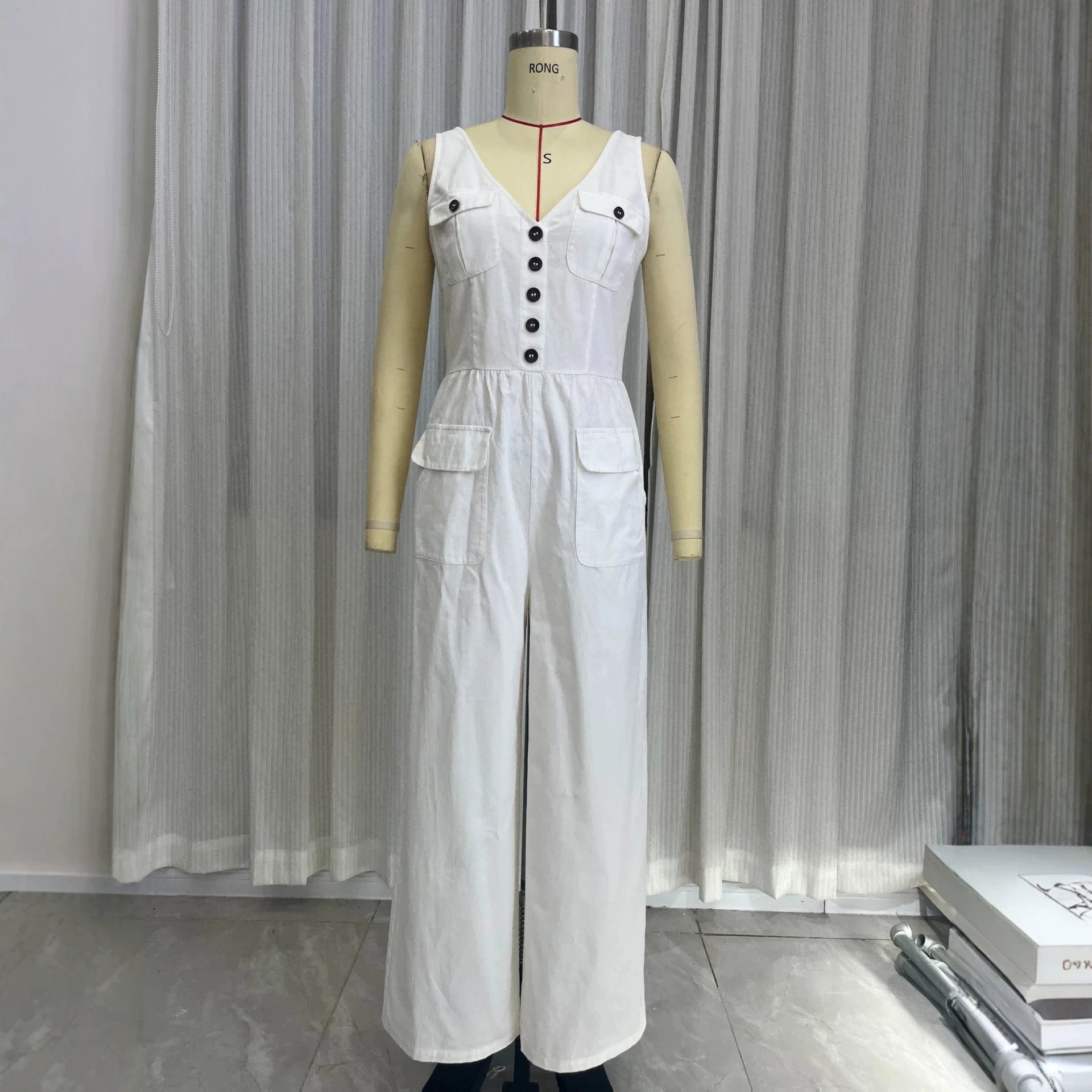 V-Neck Pocket Jumpsuit – High-Waist Long-Leg Style